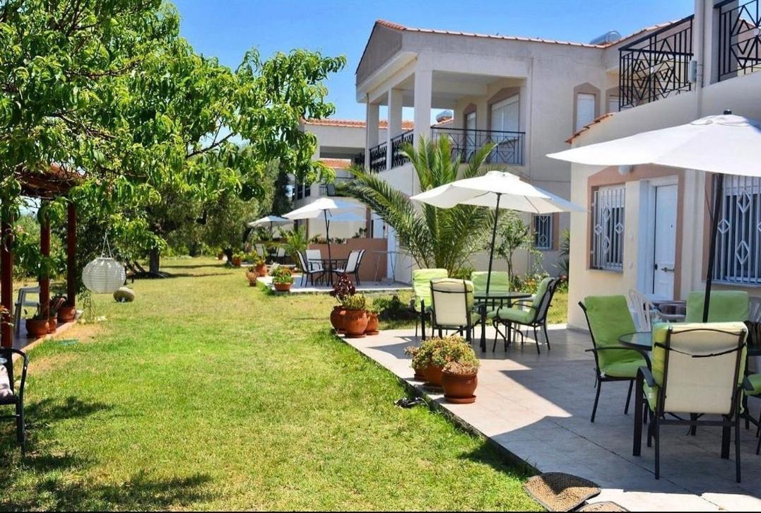 Deres Apartments Hanioti Luaran gambar