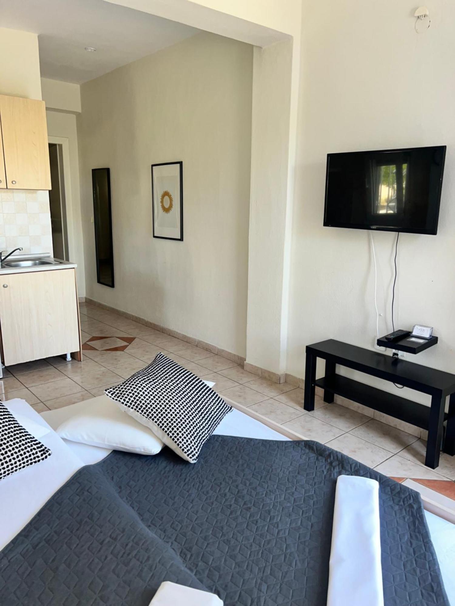 Deres Apartments Hanioti Luaran gambar