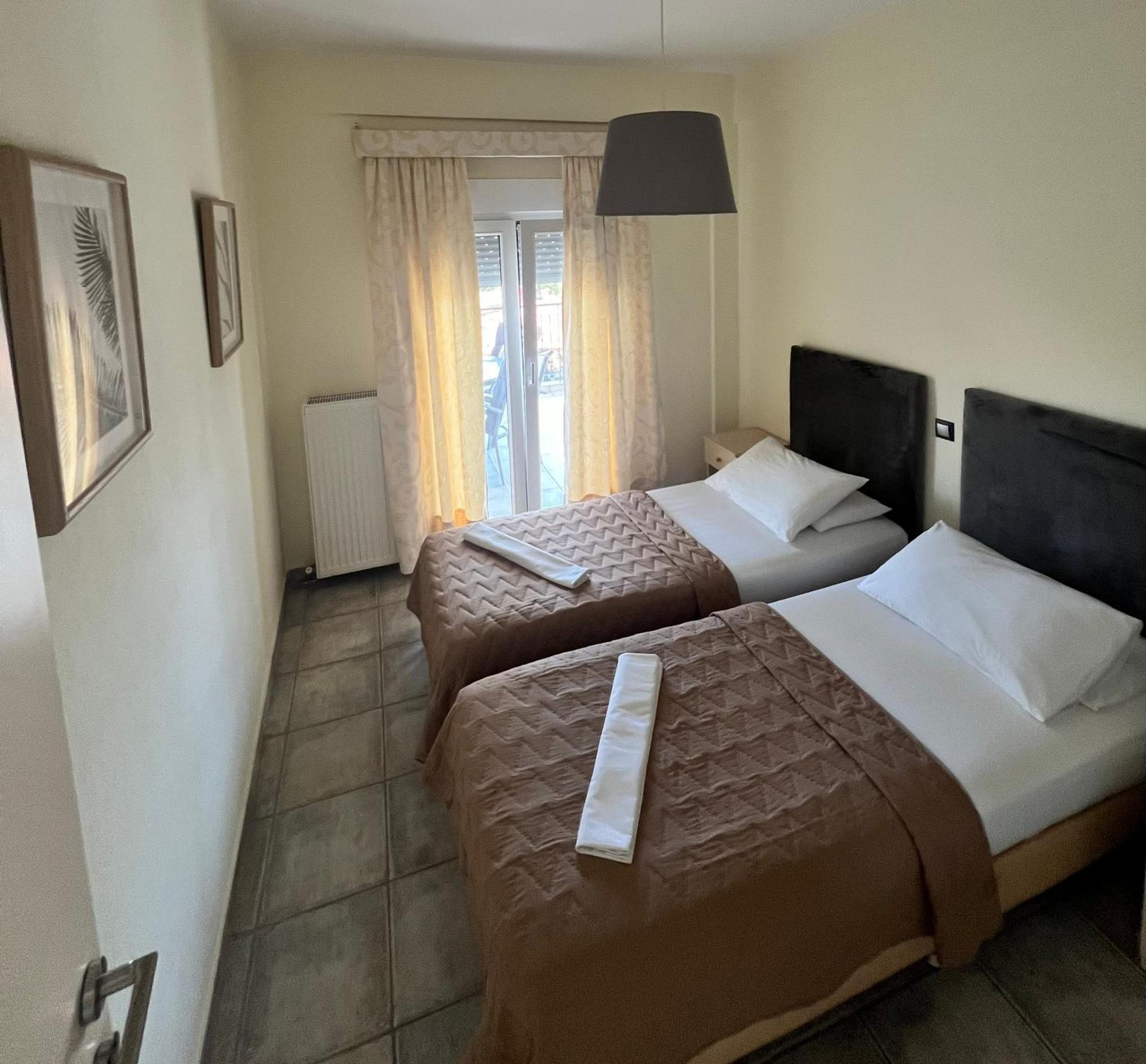 Deres Apartments Hanioti Luaran gambar